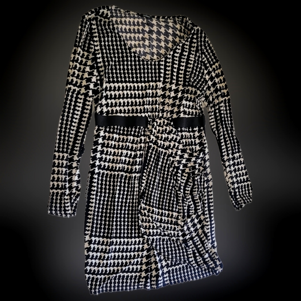 Daisy Fuentes long sleeve faux wrap dress Large